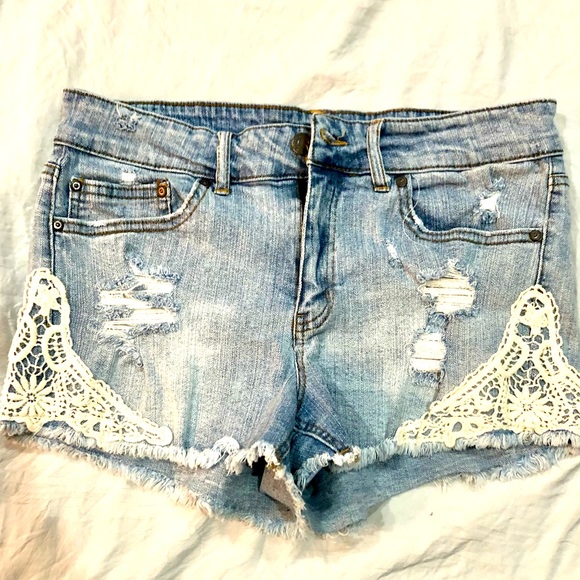 EUNINA Women’s/Juniors Denim Frayed Shorts Crochet Hem mid Rise Shortie Size L - Picture 4 of 14
